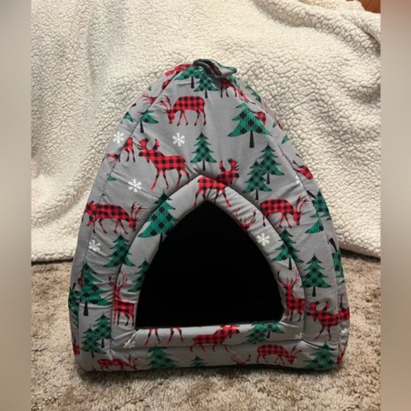 CUTE portable cat, dog sleeping winter themed bed tent. NWOT 16” tall - Picture 3 of 9